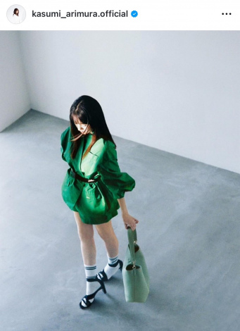 �g�����h�̃~�j�R�[�f�Ŕ��r�P���L���ˏ��i�ʐ^�̓C���X�^�O���� @kasumi_arimura.official ���j 