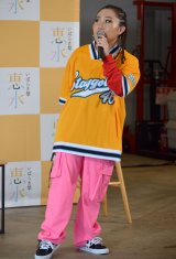 �V���Z�u���C�L�����w�ԑ̌��C�x���g�ɓo�ꂵ���L���^���[�B �iC�jORICON NewS inc. 