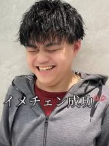 �ʐl�̂悤�ȏΊ�I�i�ʐ^�񋟁F�a�J�ŃC���`�F��������l�j 