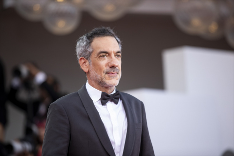 ��81��x�l�`�A���ۉf��Ղ̃��b�h�J�[�y�b�g�ɓo�ꂵ���g�b�h�E�t�B���b�v�X�ē� 