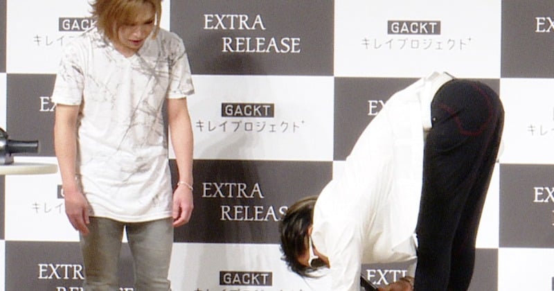 51歳・GACKT、圧巻の柔軟性 イベントで金言連発も「自分がカリスマだと