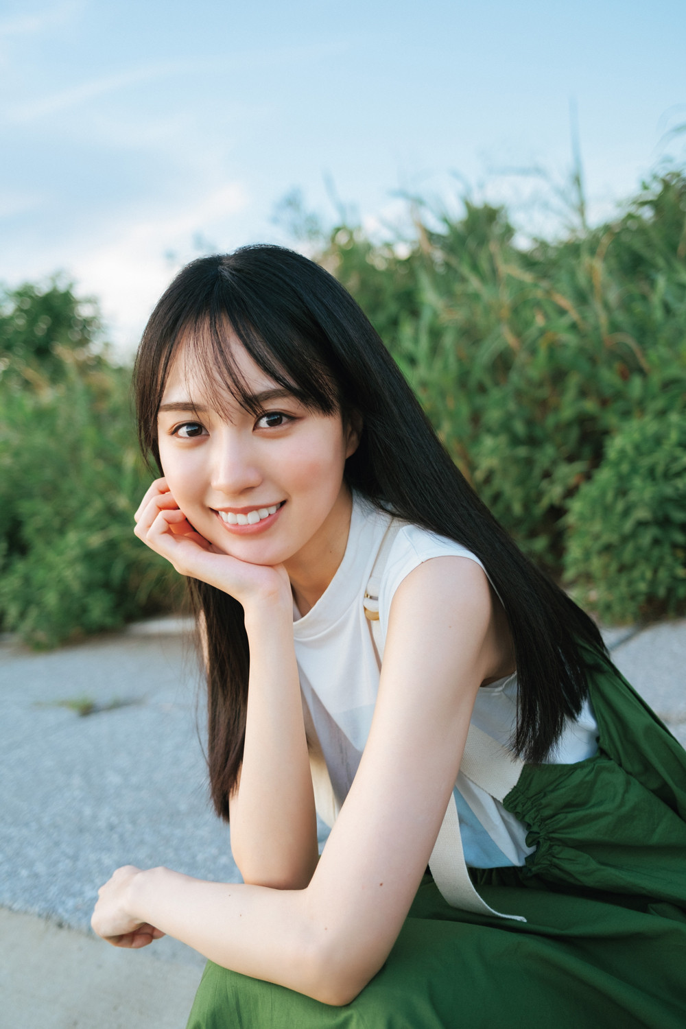 乃木坂46賀喜遥香『マガジン』表紙に久々登場 夏グラビアで変わらぬ美しさ＆かわいらしさ | ORICON NEWS