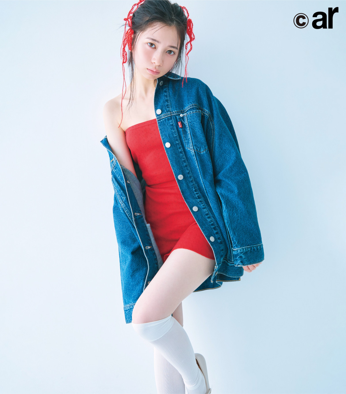 桜田ひより、麗しの美脚カットで『ar』初カバー デコルテをチラリ＆黒