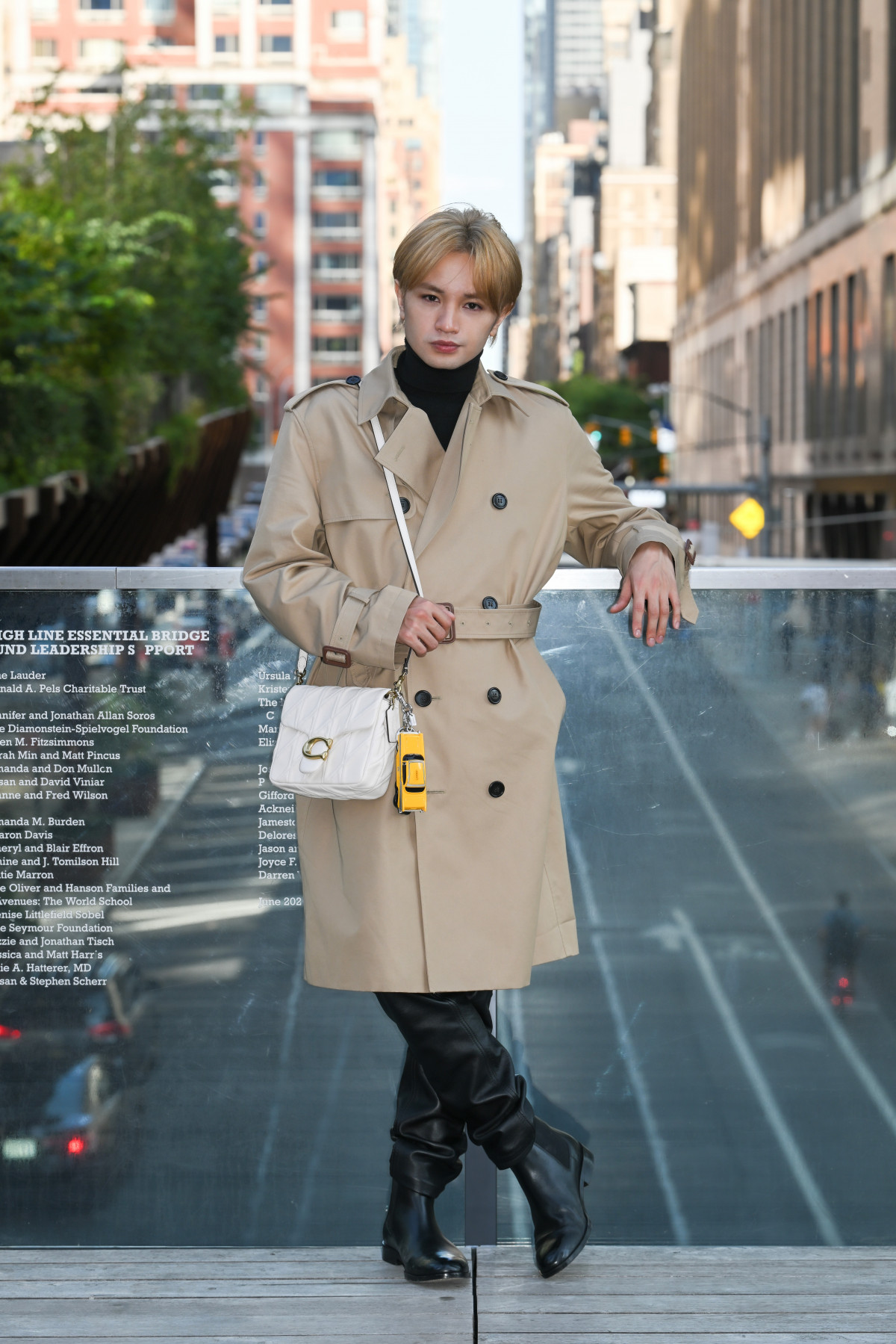 【新品未使用箱付き・正規品】中島健人モデル COACH CW629 B4/HA 中島健人が「コーチ」とともにニューヨークへ 人生初のファッション