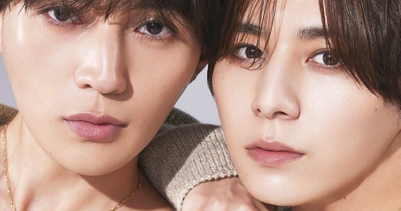 山田涼介×八木勇征、共演表紙が実現 秋らしい柔らかなニットで最強