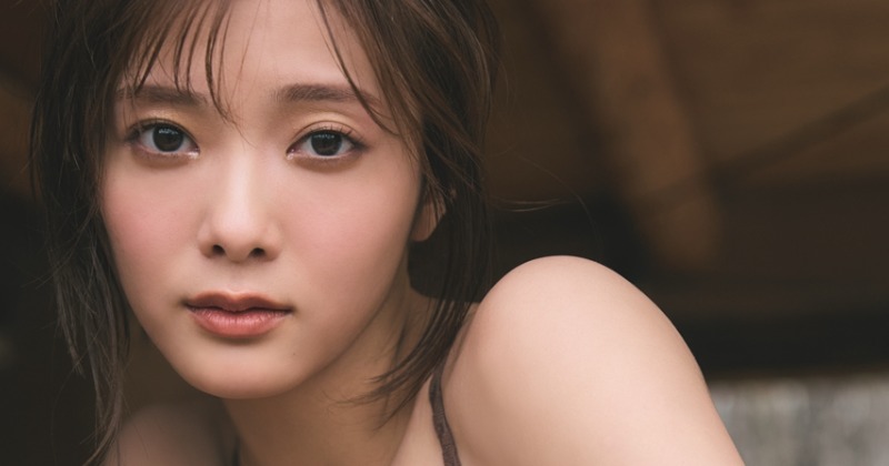櫻坂46田村保乃、大人なブラウン水着姿で“クールほの”さく裂 抜群
