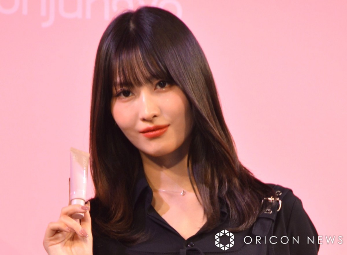 画像・写真 | TWICE・モモ、印象ガラリ“金髪”に 大胆胸元の肌見せ