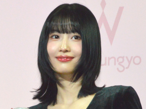 モブリー　ヘアピン　TWICE モモ TWICE モモ モブリー ヘアピン - メルカリ