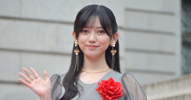 現役東京芸大生”池田瑛紗、透け感あふれるシックなドレスで登場 東博