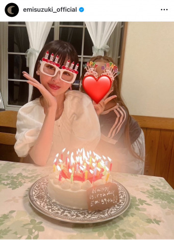 �a�����P�[�L��O�Ɋ��Y����؂��݁�10�Β����i�ʐ^�̓C���X�^�O���� @emisuzuki_official ���j 