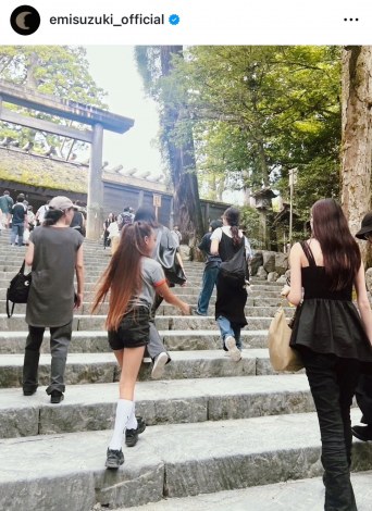 ��؂��݂�10�Β����i�ʐ^�̓C���X�^�O���� @emisuzuki_official ���j 