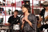 t_uANHKItBXōŋcA[o[Ɖt ngM[wtiny desk concerts JAPANx 