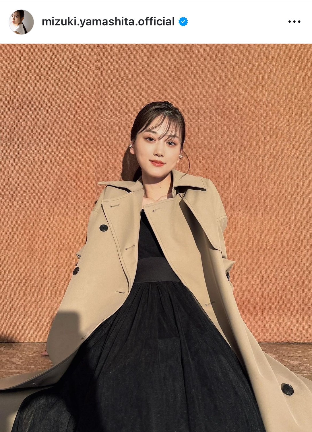 山下美月、ミニスカで太もも美脚あらわな秋スタイル「もう反則、可愛