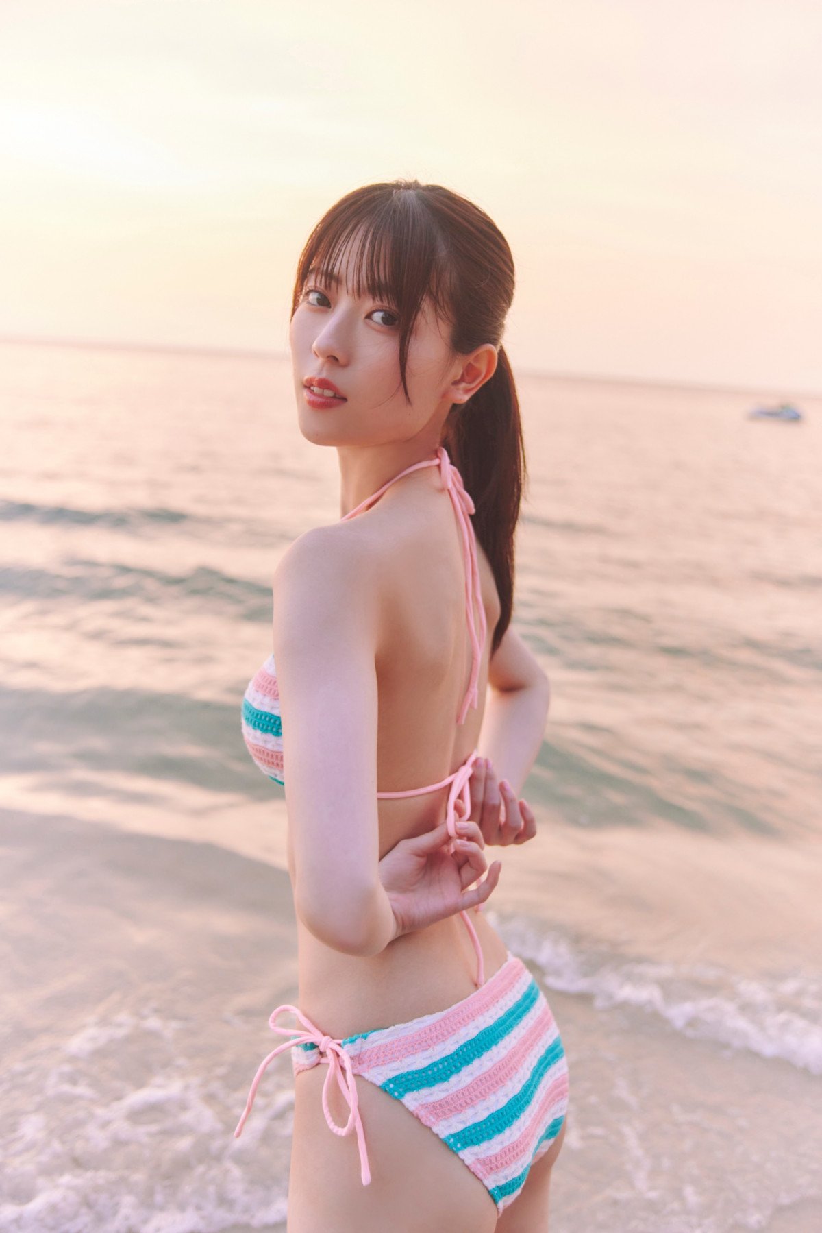 乃木坂46岩本蓮加『1st写真集』初ビキニショット解禁 まるで「裸足でSummer」なエモシチュエーション | ORICON NEWS