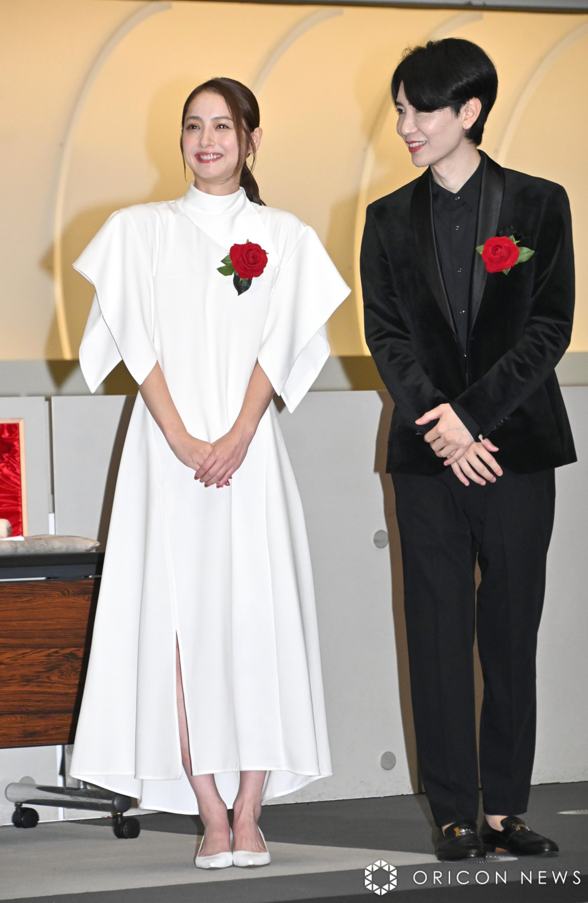 画像・写真 | 佐々木希、東京証券取引所の上場セレモニーで初打鐘に