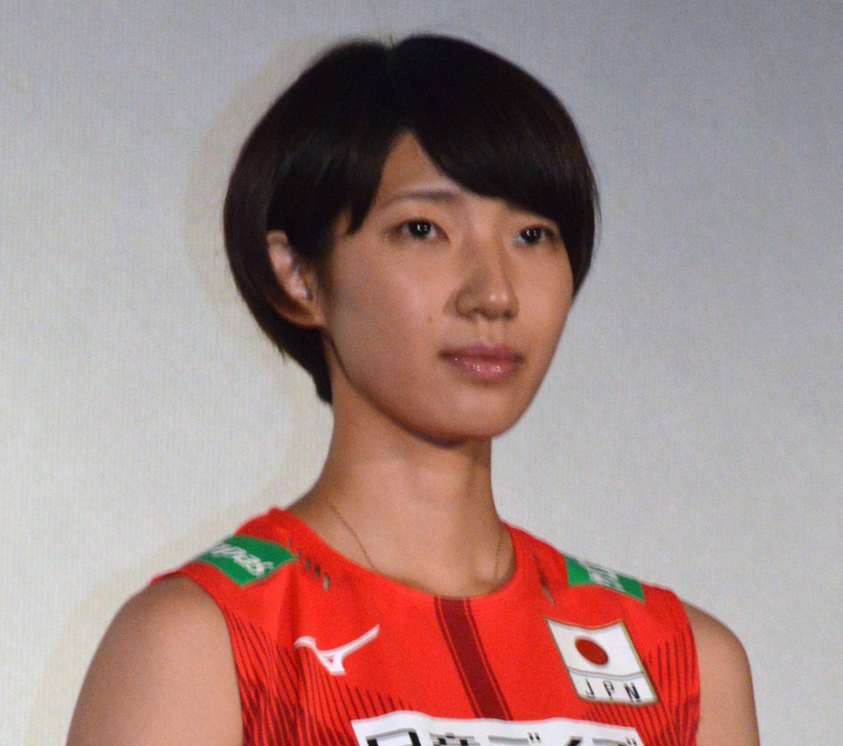 元女子バレー代表・石井優希さん、幸せたっぷりの“花嫁姿”を披露 引退から1年も「スタイル抜群」と反響 | ORICON NEWS