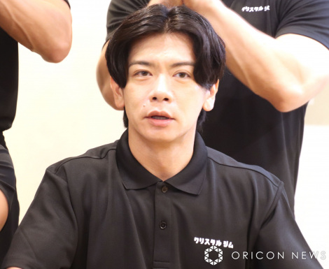 �u�N���X�^���W�� ���j���[�A���I�[�v���C�x���g�v�ɓo�ꂵ���}�a�J�����u���[�E��c�N���X�^�� �iC�jORICON NewS inc. 