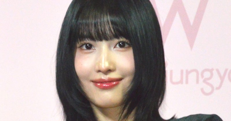 TWICE・MOMO、“オン眉ぱっつん”×甘口ミニスカで圧巻美脚「可愛いが溢れ