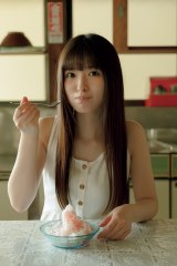 画像・写真 | 乃木坂46小川彩、かき氷を食べる姿も抜群の透明感