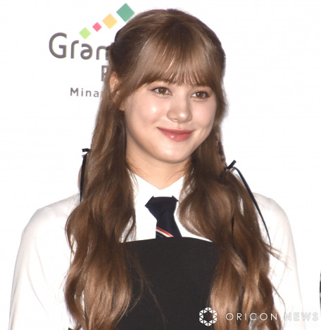 �wPEANUTS�R�~�b�N�a��75���N�A���o�T�_�[�A�C���쒬�c�O�����x���[�p�[�N�����\��x�ɏo�Ȃ���NiziU�ENINA �iC�jORICON NewS inc. 