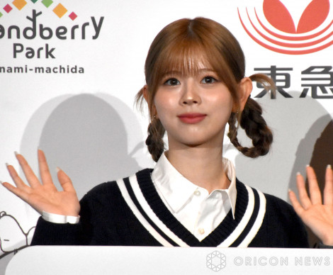 �wPEANUTS�R�~�b�N�a��75���N�A���o�T�_�[�A�C���쒬�c�O�����x���[�p�[�N�����\��x�ɏo�Ȃ���NiziU�ERIKU �iC�jORICON NewS inc. 