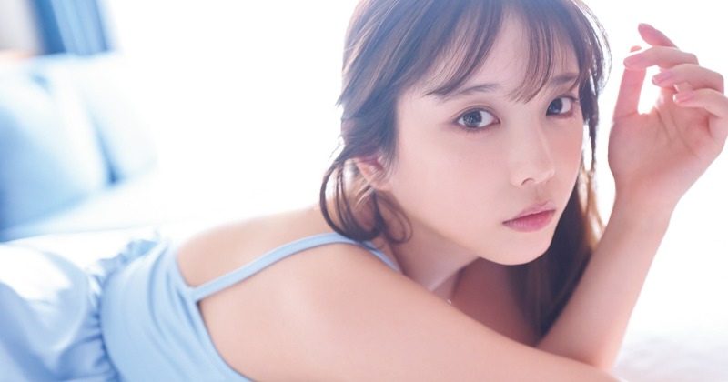 乃木坂46与田祐希、二の腕あらわな透明感抜群ショット「大人な雰囲気の