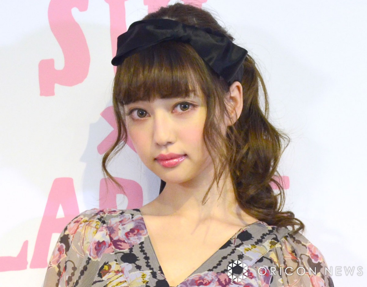 武井咲 アイコラ 画像・写真 | 中村里砂、ナース風ロリータ姿を披露「大優勝です!」「天才的に似合ってる」 6枚目 | ORICON NEWS