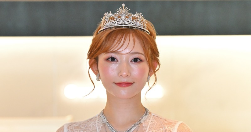 青山なぎさ、総額1億円のジュエリー着用「輝きが凄くて」 店頭で 青山なぎさ、総額1億円のジュエリー着用「輝きが凄くて」 店頭で