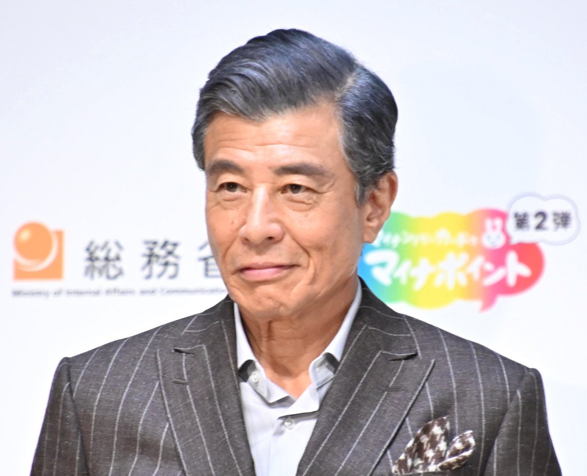 74歳・舘ひろし、“渋すぎる”白髪ロングヘアで色気爆発「血も滴る色男…」 | ORICON NEWS