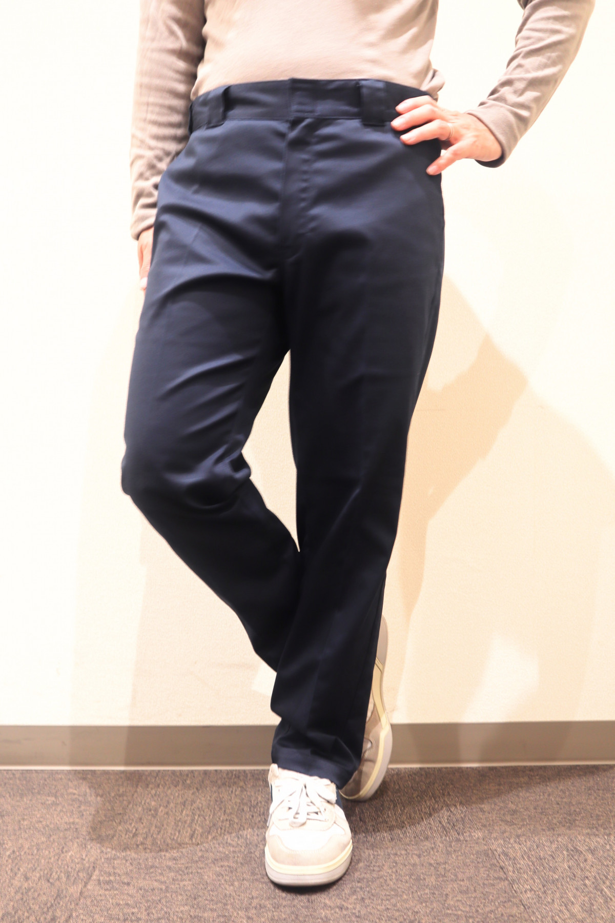 ディッキーズの定番”874”がビジネスパンツとして登場、「仕事で愛用