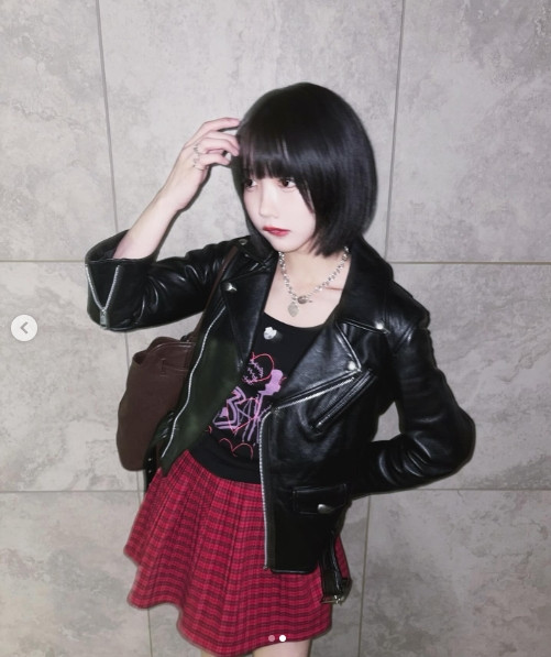 あのちゃん、革ジャン＆ミニスカで美脚披露「カッコイイ」「似合ってる