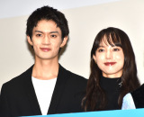 ����E�l�A�L�X�V�[���̗����g�[�N�ŏƂ�u�t�@���̕��A���݂܂���c�v �����ʖ����΂� 