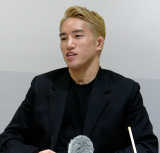 12��8���J�ẤwUFC 310�x�ŉ��҃p���g�[�W���Ƒΐ킷�钩�q�C �iC�jORICON NewS inc. 