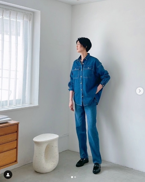 栗原恵、脚長＆美脚が際立ったコーディネート「どっちが好み