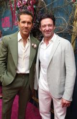 ライアン・レイノルズ×ヒュー・ジャックマン、お得意のブラック