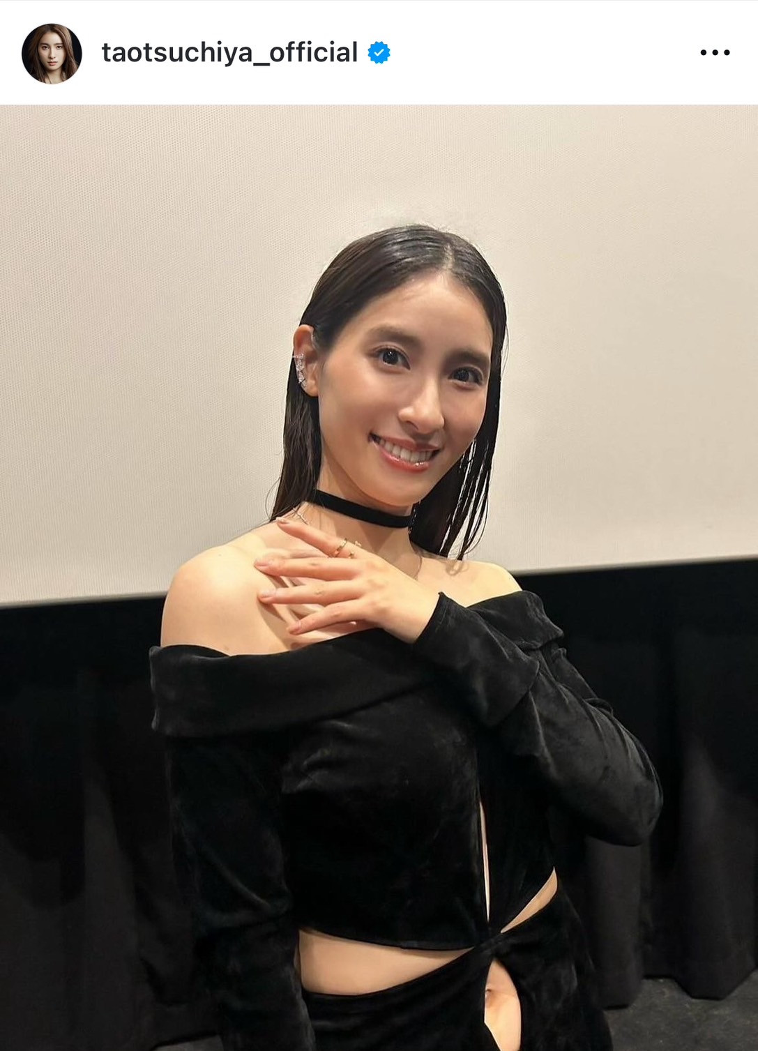 土屋太鳳、“穴あき変形”ドレスで大胆肌見せ「セクシー可愛い