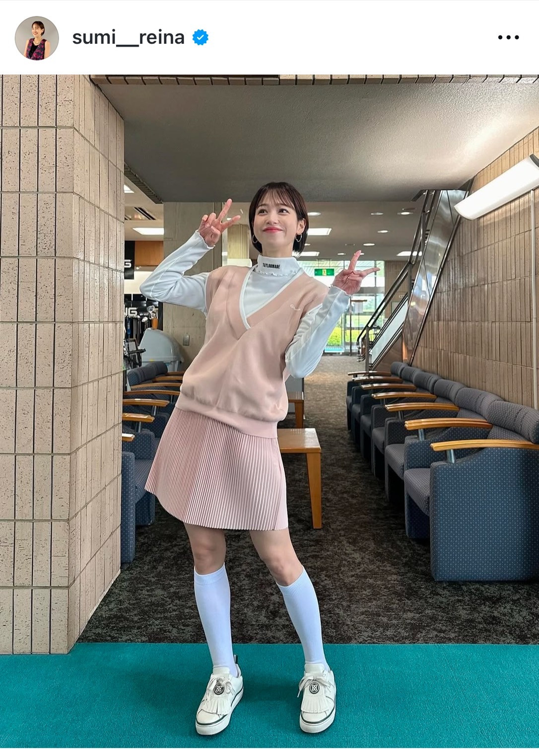 鷲見玲奈、ミニスカウエア姿で「産後初ラウンド」を報告 ブランク感じ