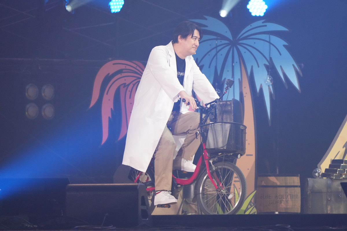 佐久間宣行、横アリで“白衣姿”『ドクターサク診療所』爆誕 1万2000枚の