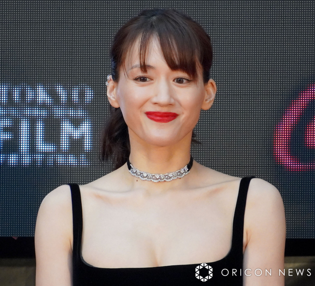 東京国際映画祭】綾瀬はるか、美デコル輝くドレス姿 レッドカーペット