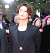 �w��37�񓌋����ۉf��Ձx�̃��b�h�J�[�y�b�g�ɓo�ꂵ��KAT-TUN�E�T���a�� �iC�jORICON NewS inc. 