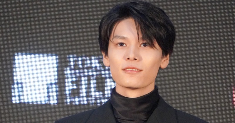 東京国際映画祭】萩原利久、レッドカーペットに満開笑顔 キュートな