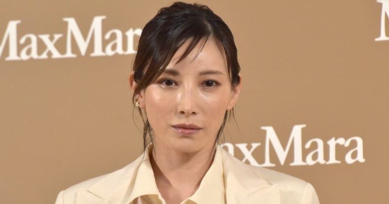 加藤あい、41歳の美貌に衝撃 白パンツ“脚長”スタイルに「昔と変わって