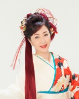 �y�C���^�r���[�z�ޑ�Ďq�ABEGIN�́u�a�J�S�N���x��v���J�o�[ �n���E�a�J�̎v���o�ɐZ����̉̎�̖{�̂𔭊� 