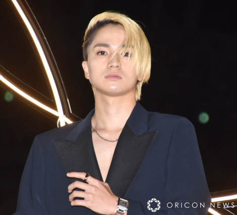 画像・写真 | 綾野剛、ラフな装いにカルティエ合わせる 大切にしたい