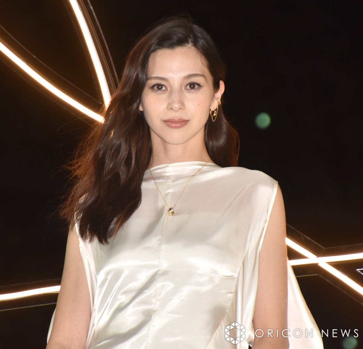 あや　　妻のオール 中条あやみ、純白スタイリングでカルティエのジュエリーきらり | ORICON NEWS
