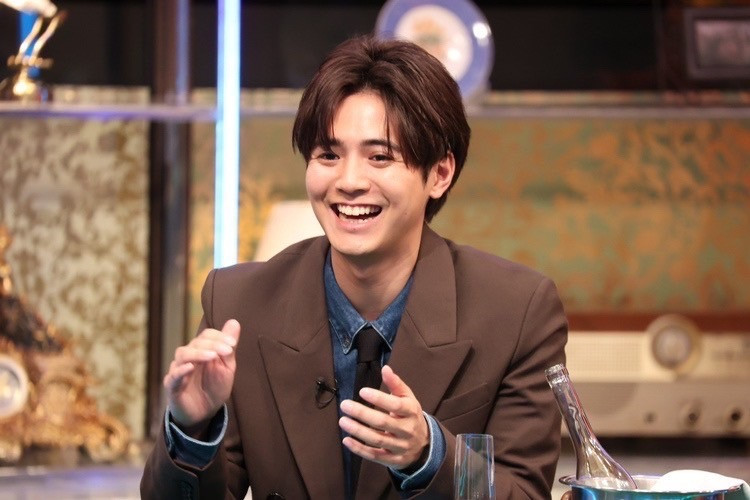 片寄涼太、移動中の動画視聴に悩み「何を見ているのが一番カッコいい