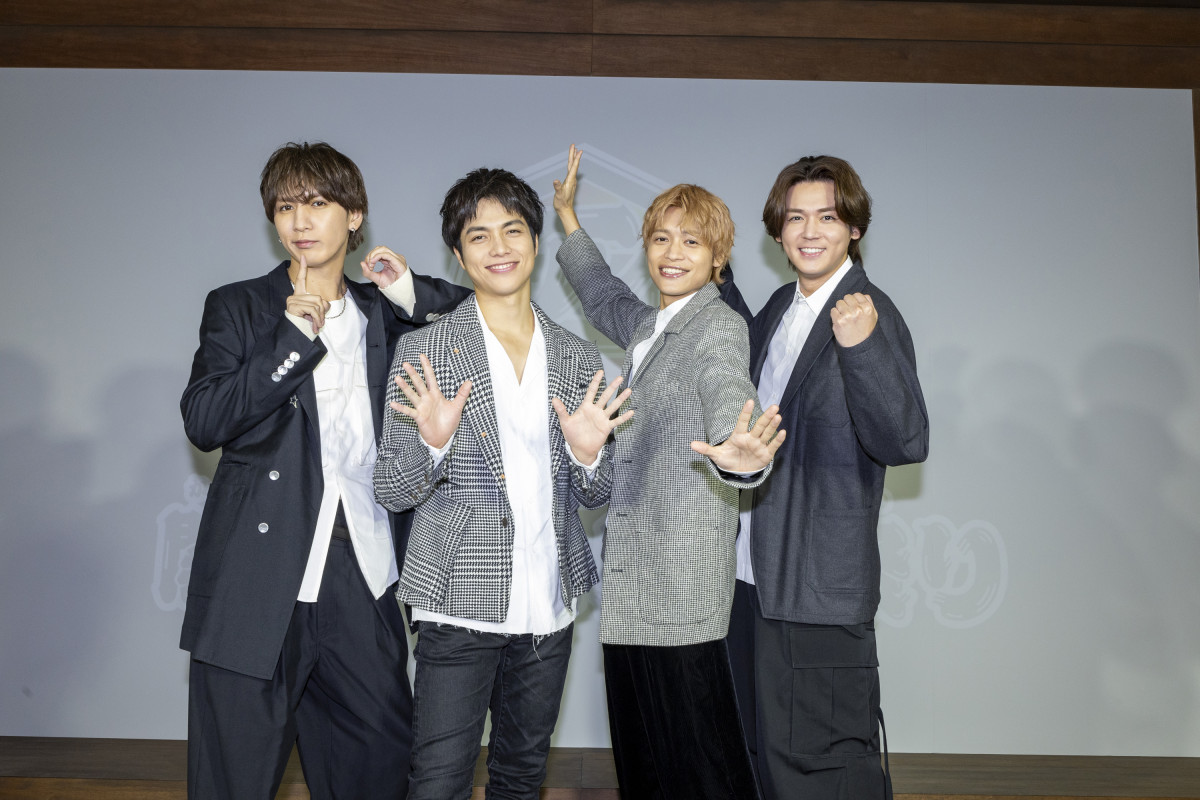 WEST.10周年記念展が開幕 私物＆思い出の品いっぱいの個人ブース