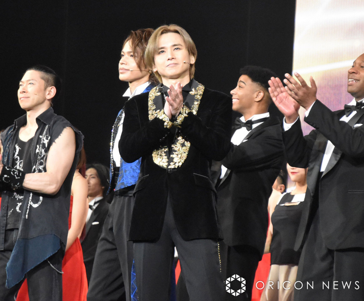 華やかなスタンダードドレス✭ストーン付き★競技会・デモ発表会に！ 新品未使用】20華やかなスタンダードドレス?ストーン付き☆競技会?デモ