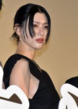 �O�g�ʉԁA30���S�҂��u�l���̐V�͂��X�^�[�g�v ���̃m�[�X���[�u�h���X�ŉ��₩�� 