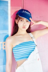 日向坂46濱岸ひより、1st写真集の“裏表紙”全4種を公開 秋元康氏の帯文
